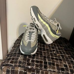 Nike Air Max 95 Mineral Spruce Luminous Green Womens Size 8.5